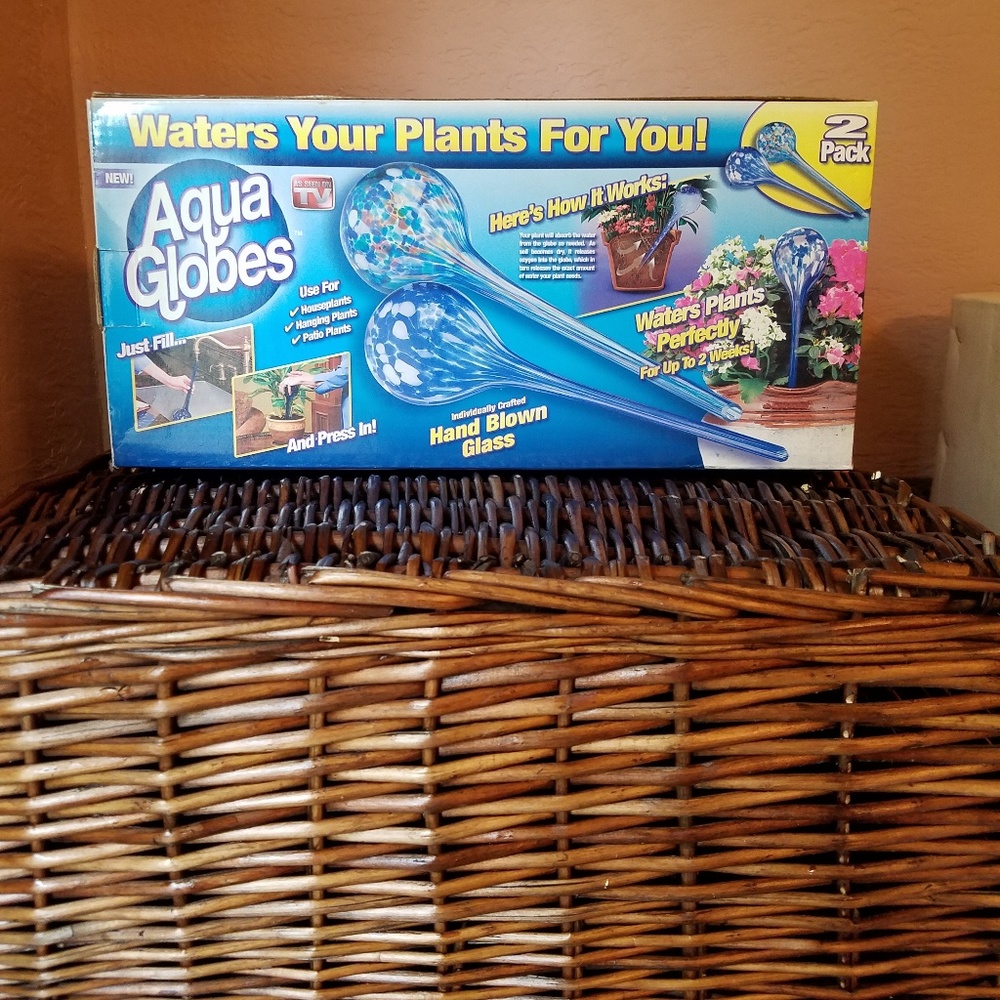$ 4 Aqua Globes